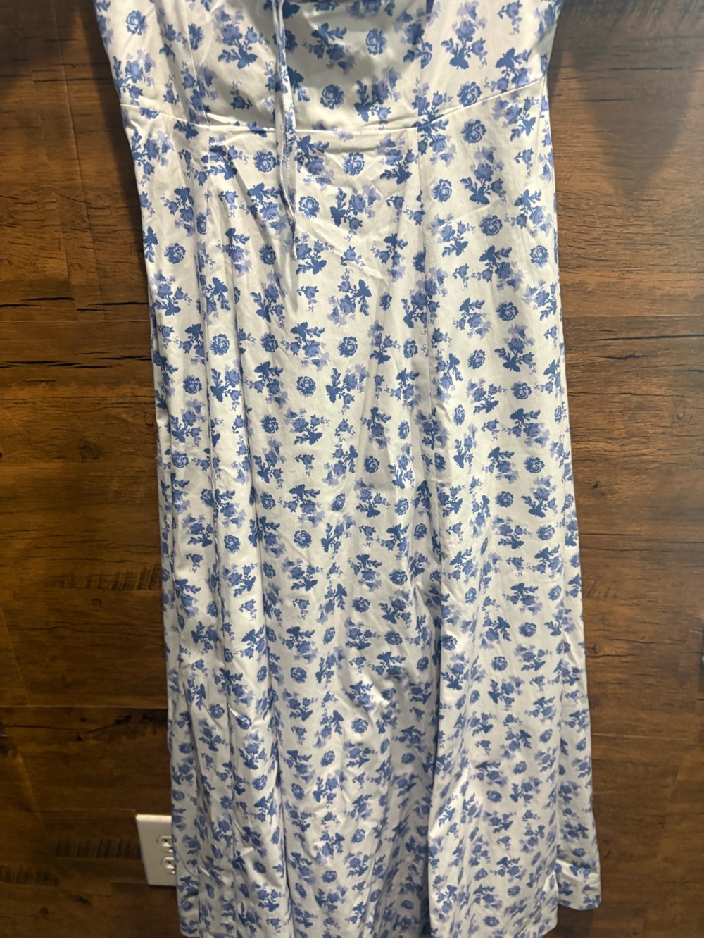 House of CB 'Tallulah' Blue Floral
Puff Sleeve Midi Dress - Picture 6 of 11